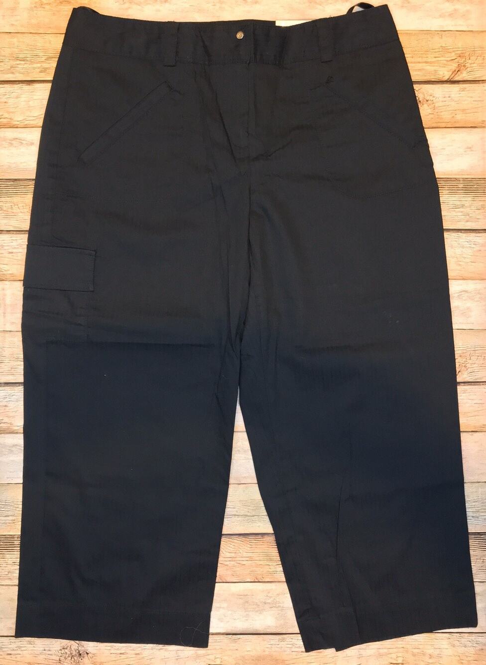 IZOD Ladies Size 6 Black Striped Xtreme Function XFG Golf Stretch Capris